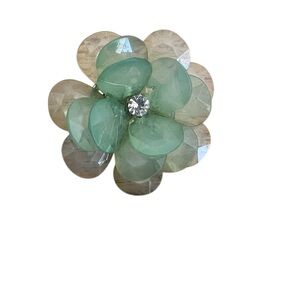 Chic Floral Ring with Gem Center